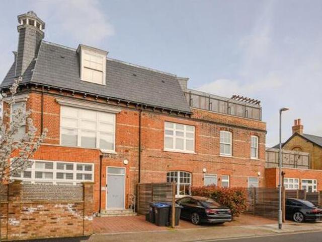 House for sale in Kingston Upon Thames, Greater London