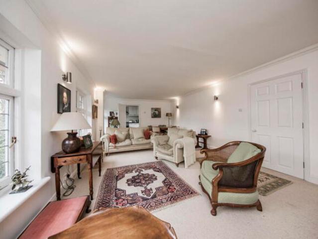 Apartment for sale in Broadwater Down, Sandown Park
