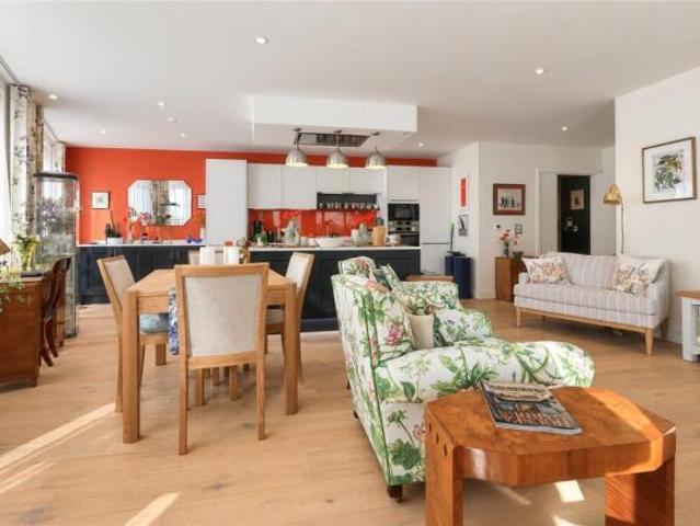 Apartment for sale in Cambridge, Cambridgeshire and Peterborough