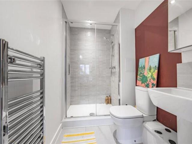 Apartment for sale in New Malden, Greater London