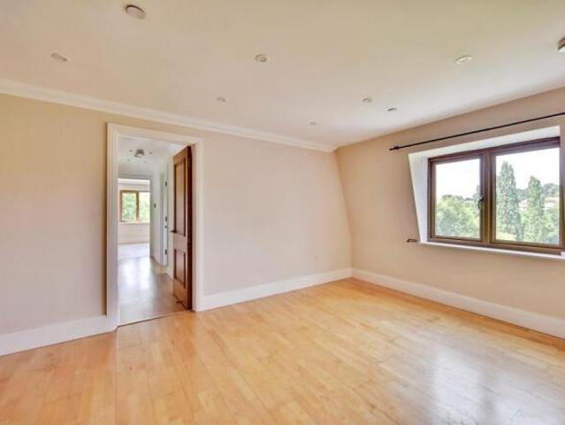 Apartment for sale in Midway, Kent