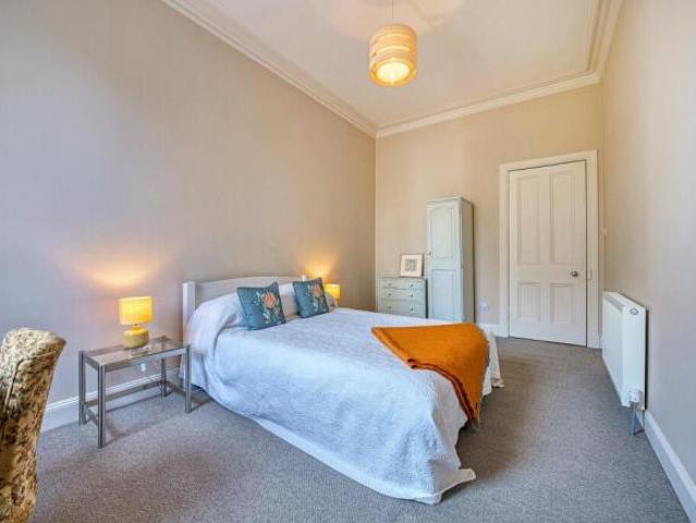 Apartment for sale in Broomhill, Scotland
