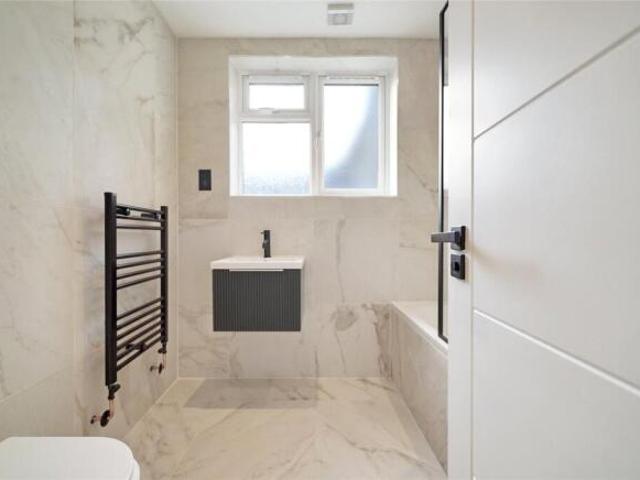 Apartment for sale in Tulse Hill, Greater London