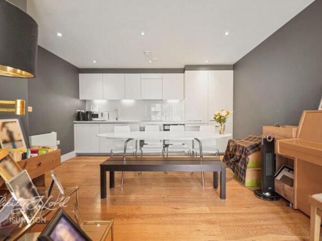 Apartment for sale in Holloway, Greater London