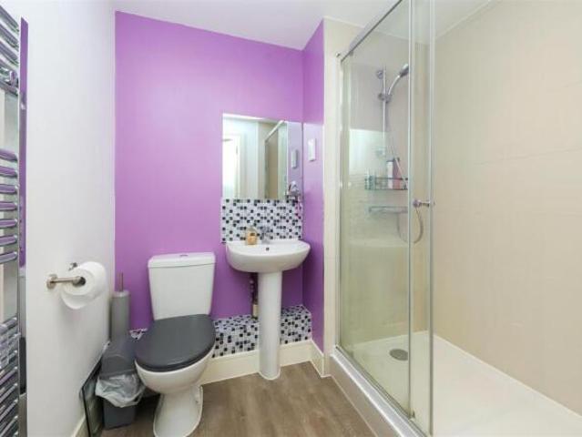Apartment for sale in Yiewsley, Greater London