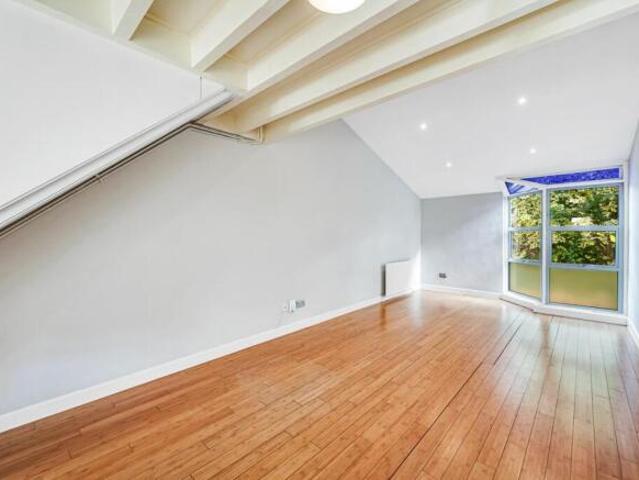 Apartment for sale in London Borough of Redbridge, Greater London