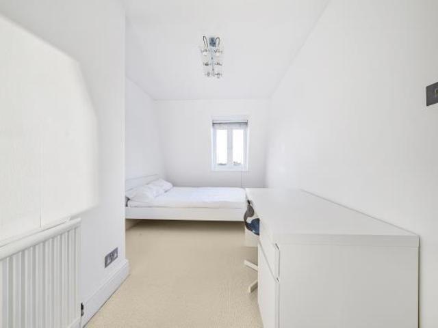 Apartment for sale in Poverest, Greater London