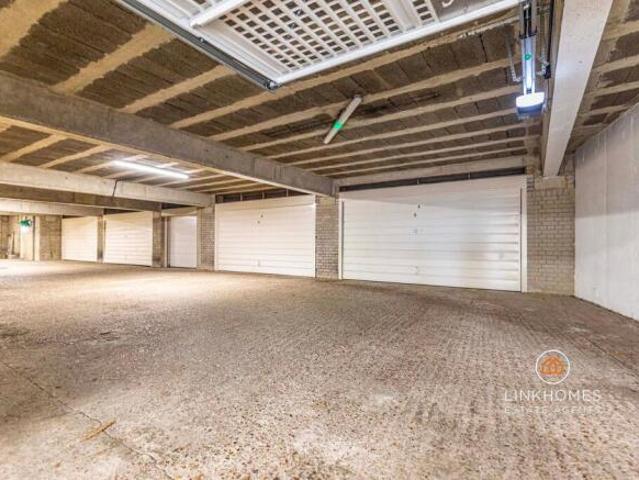 Apartment for sale in Poole, Bournemouth, Christchurch and Poole