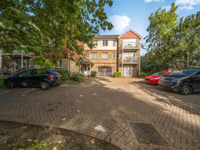 Apartment for sale in London Borough of Bromley, Greater London