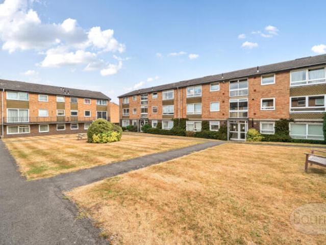 Apartment for sale in Westborough, Surrey