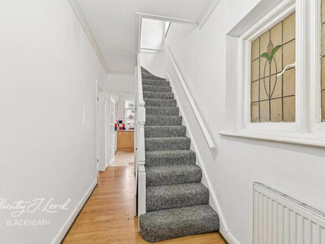 Apartment for sale in Falconwood, Greater London