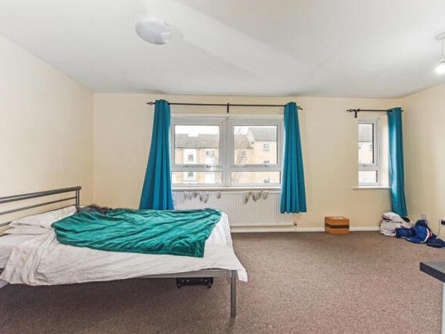 Apartment for sale in Sleepers' Hill, Hampshire