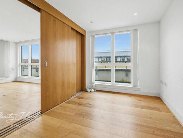 Apartment for sale in Bromley-by-Bow, Poplar Grove