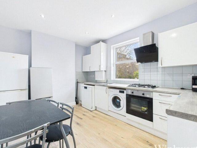 Apartment for sale in Cat Hill, England