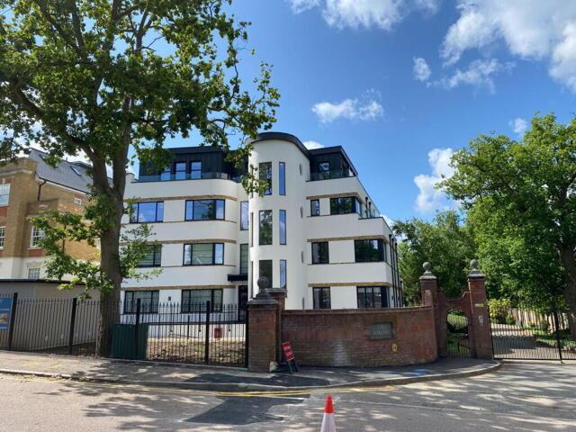 Apartment for sale in Hillingdon, South Oxhey