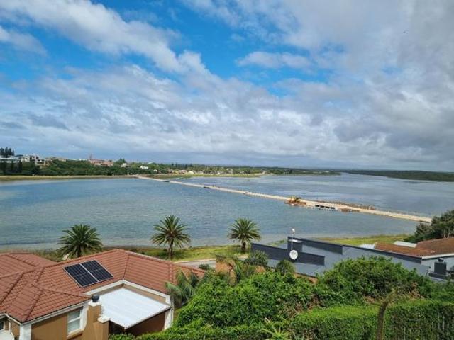 Apartment for sale in Jeffreys Bay, Kouga Local Municipality