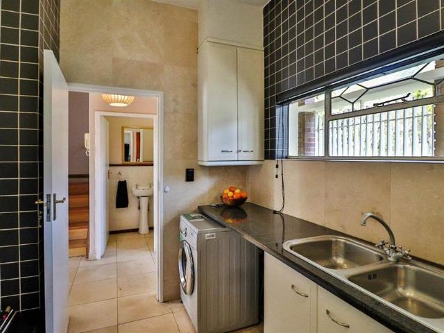 Apartment for sale in Johannesburg, North & Sandton