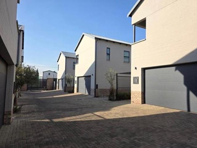 Apartment for rent in Waterkloof, Gauteng