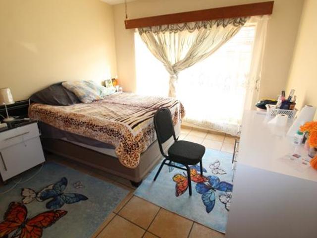 Apartment for sale in Dr Kenneth Kaunda, North West