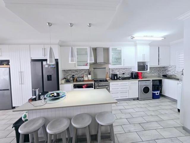 Apartment for rent in Princess Grant, Kwazulu-natal