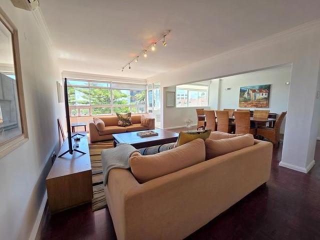 Apartment for rent in Bantry Bay, Cape Town