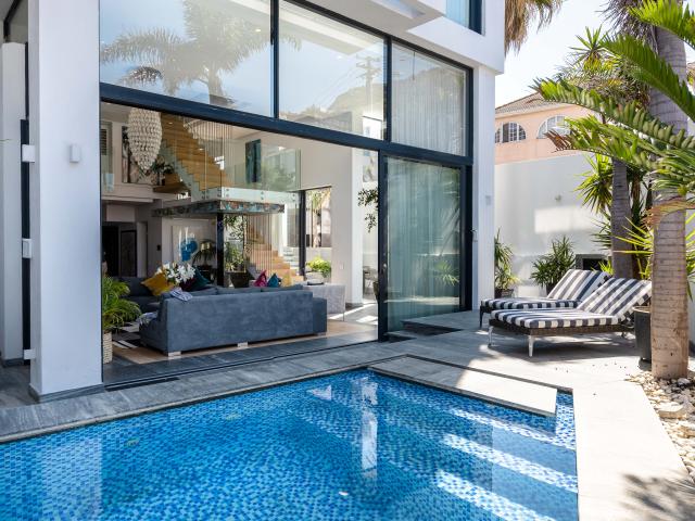 Apartment for sale in Bantry Bay, Cape Town