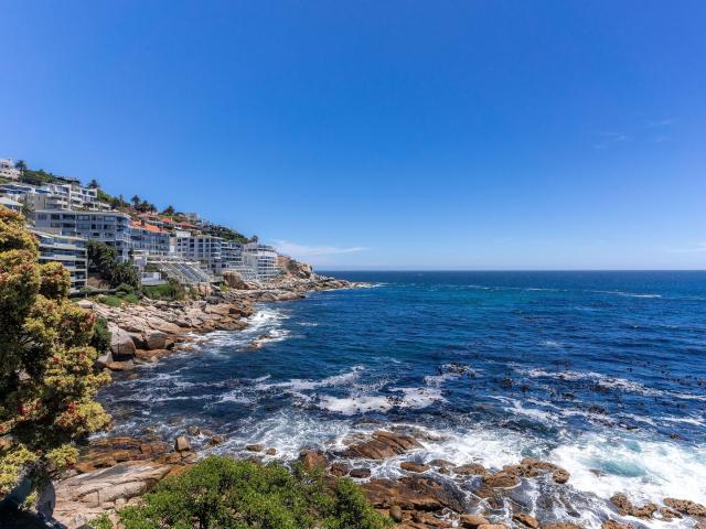 Apartment for rent in Bantry Bay, Cape Town