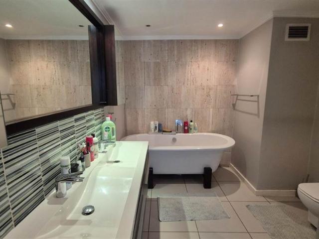 Apartment for sale in Johannesburg, East