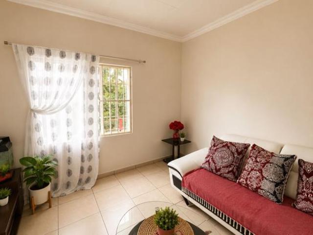 Apartment for sale in Hartbeespoort Dam Nature Reserve, North West