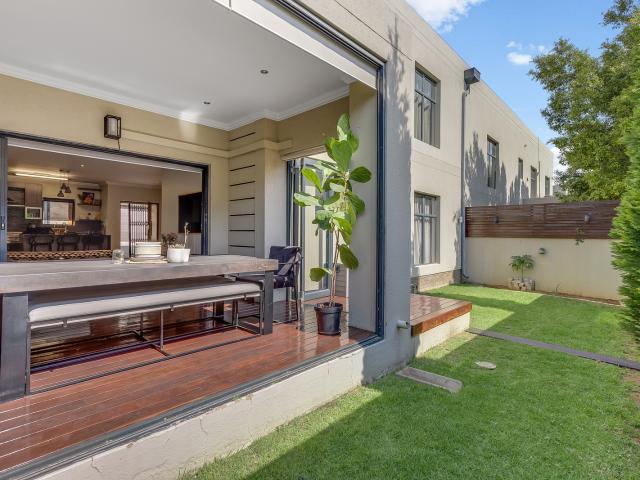 Apartment for sale in Sandton, City of Johannesburg Metropolitan Municipality