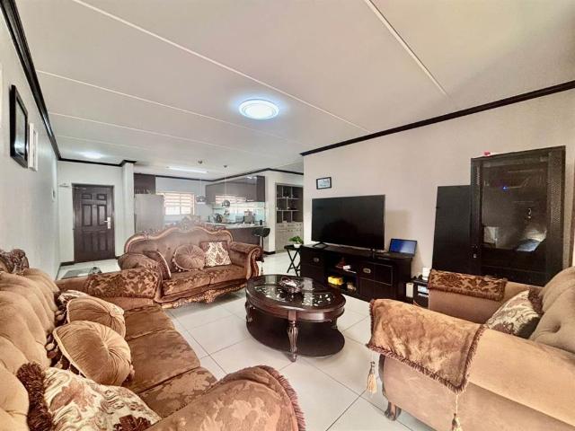 Apartment for sale in Vosloorus, Gauteng