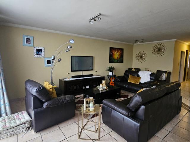 Apartment for sale in Tlhabane, North West