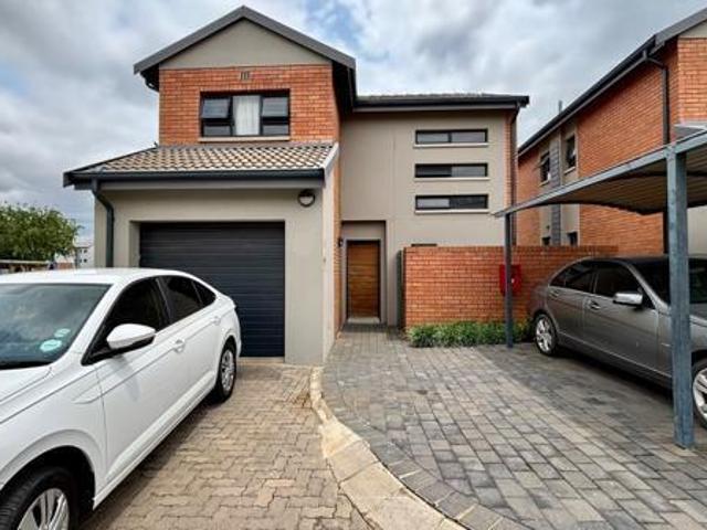 Apartment for rent in Waterkloof, Gauteng