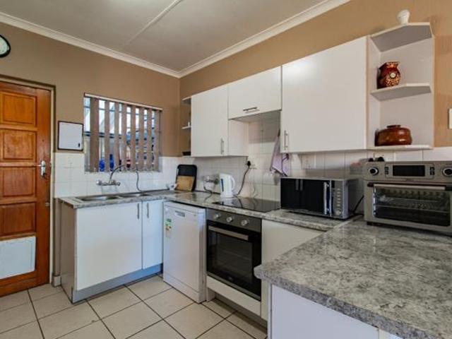 Apartment for rent in Jansenpark, City of Ekurhuleni Metropolitan Municipality