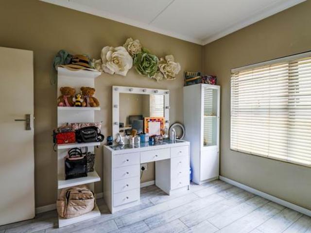 Apartment for sale in Vosloorus, Gauteng