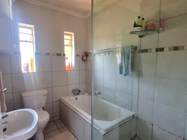 Apartment for rent in Waterkloof, Gauteng