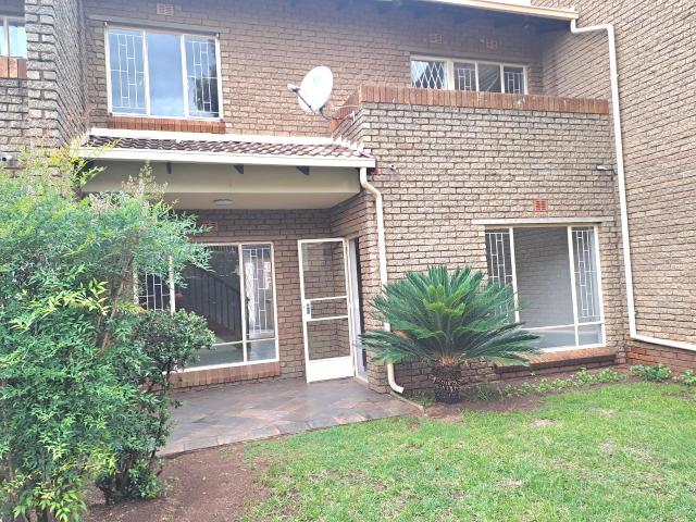 Townhouse for sale in Roodepoort, Gauteng