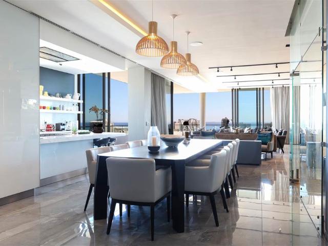 Apartment for sale in Cape Town, Atlantic Seaboard