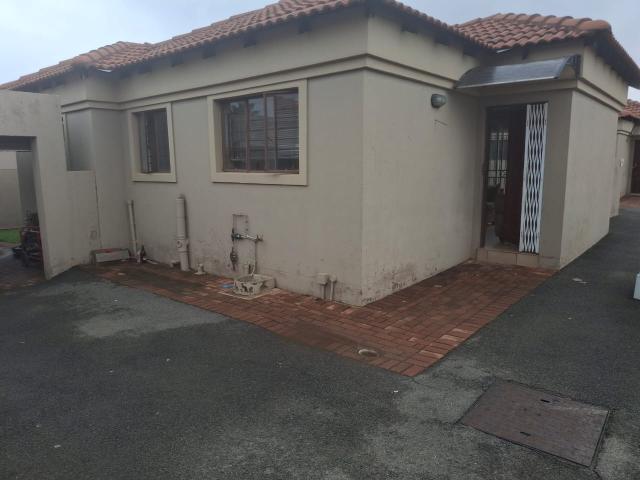 Apartment for sale in Mohlakeng, Gauteng