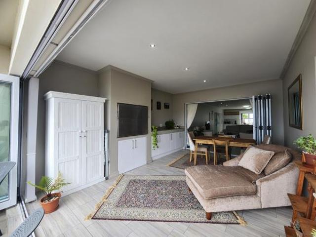 Apartment for sale in Jeffreys Bay, Eastern Cape