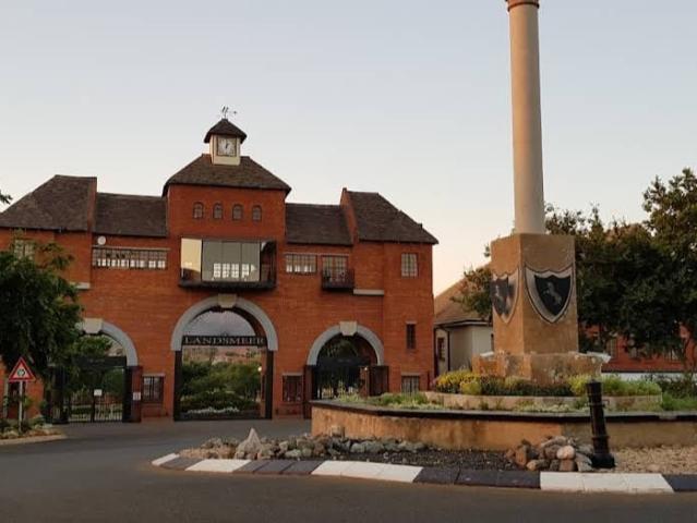Apartment for sale in Hartbeespoort Dam Nature Reserve, North West