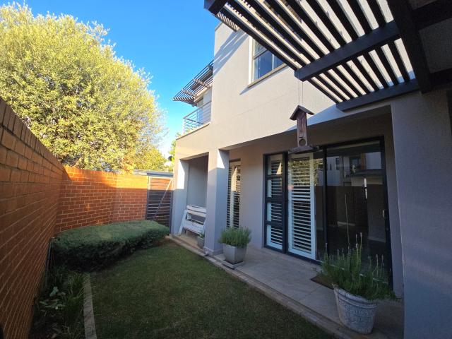 Townhouse for rent in Waterkloof, Gauteng