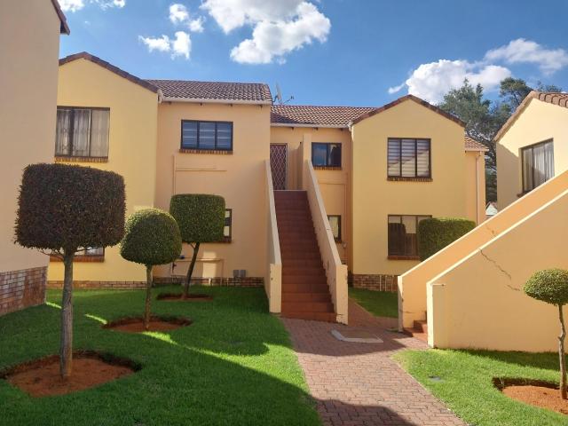 Apartment for sale in Johannesburg, Mondeor