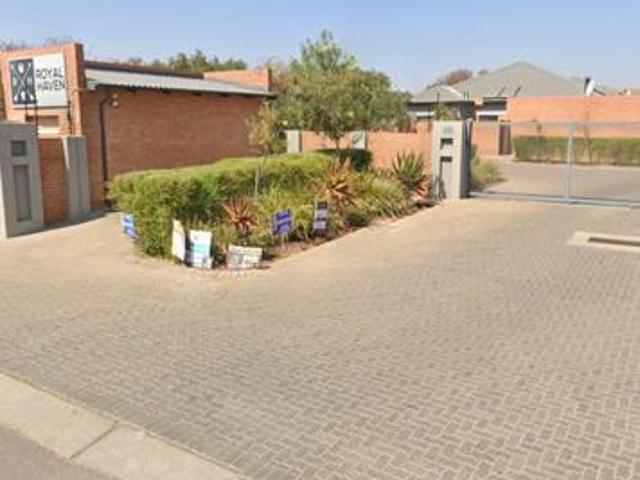 Apartment for rent in Waterkloof, Gauteng