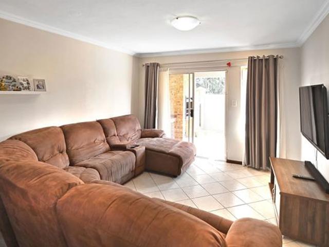 Apartment for sale in Vosloorus, Gauteng