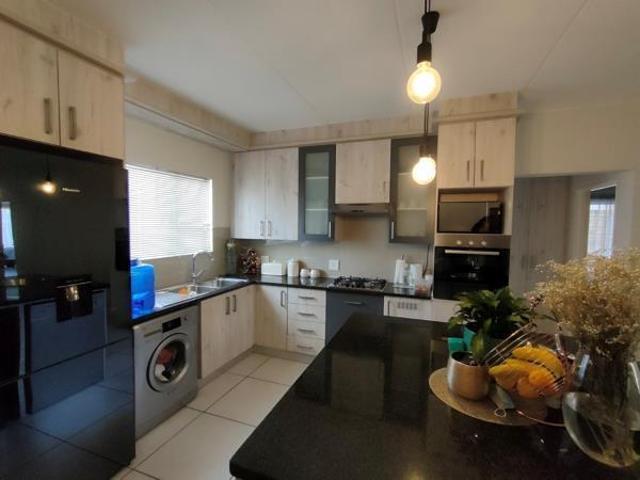 Apartment for rent in North & Sandton, Randburg