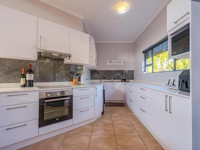 Apartment for sale in Princess Grant, Kwazulu-natal