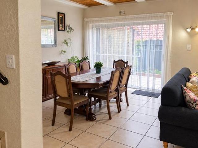 Townhouse for rent in Jansenpark, City of Ekurhuleni Metropolitan Municipality