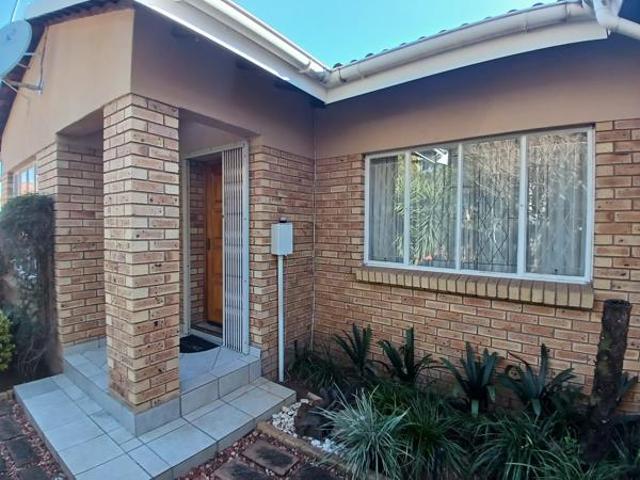 Apartment for sale in Newcastle Local Municipality, Amajuba District Municipality