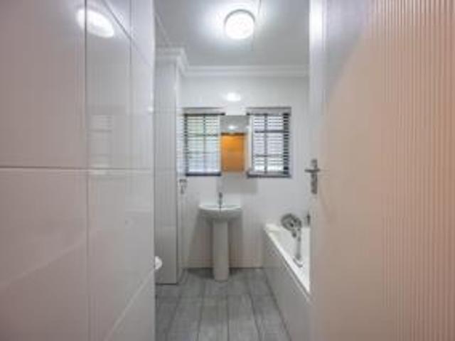 Apartment for rent in Waterkloof, Gauteng